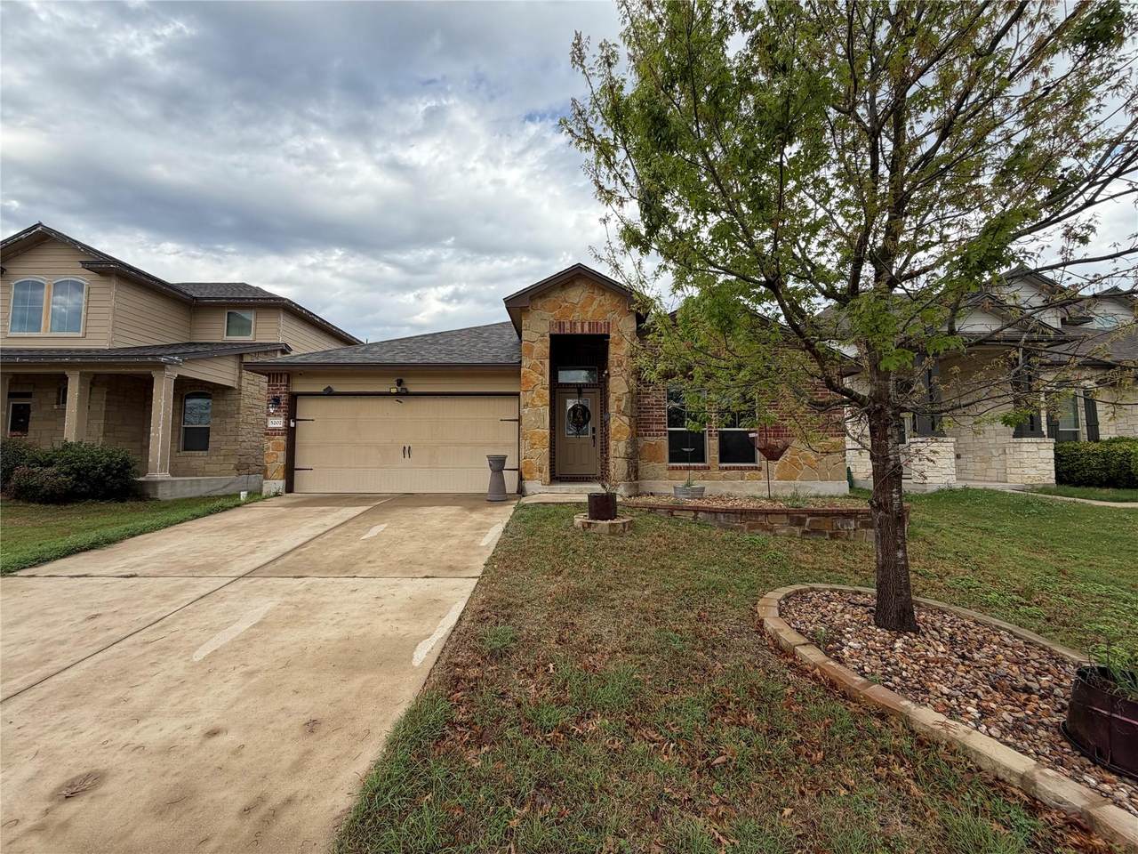 5202 Dauphin Dr - Photo 1