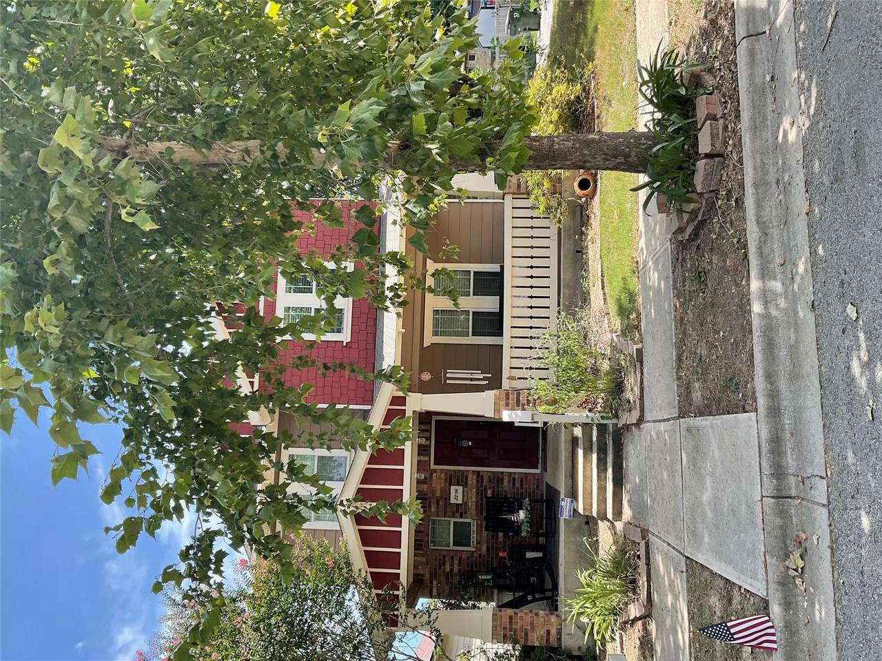2296 Herzog - Photo 1