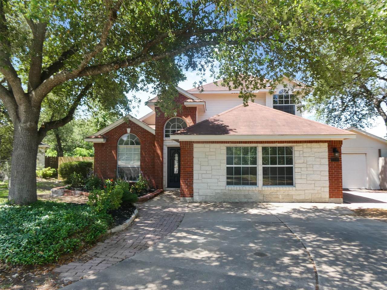 2310 Macaw Dr - Photo 1