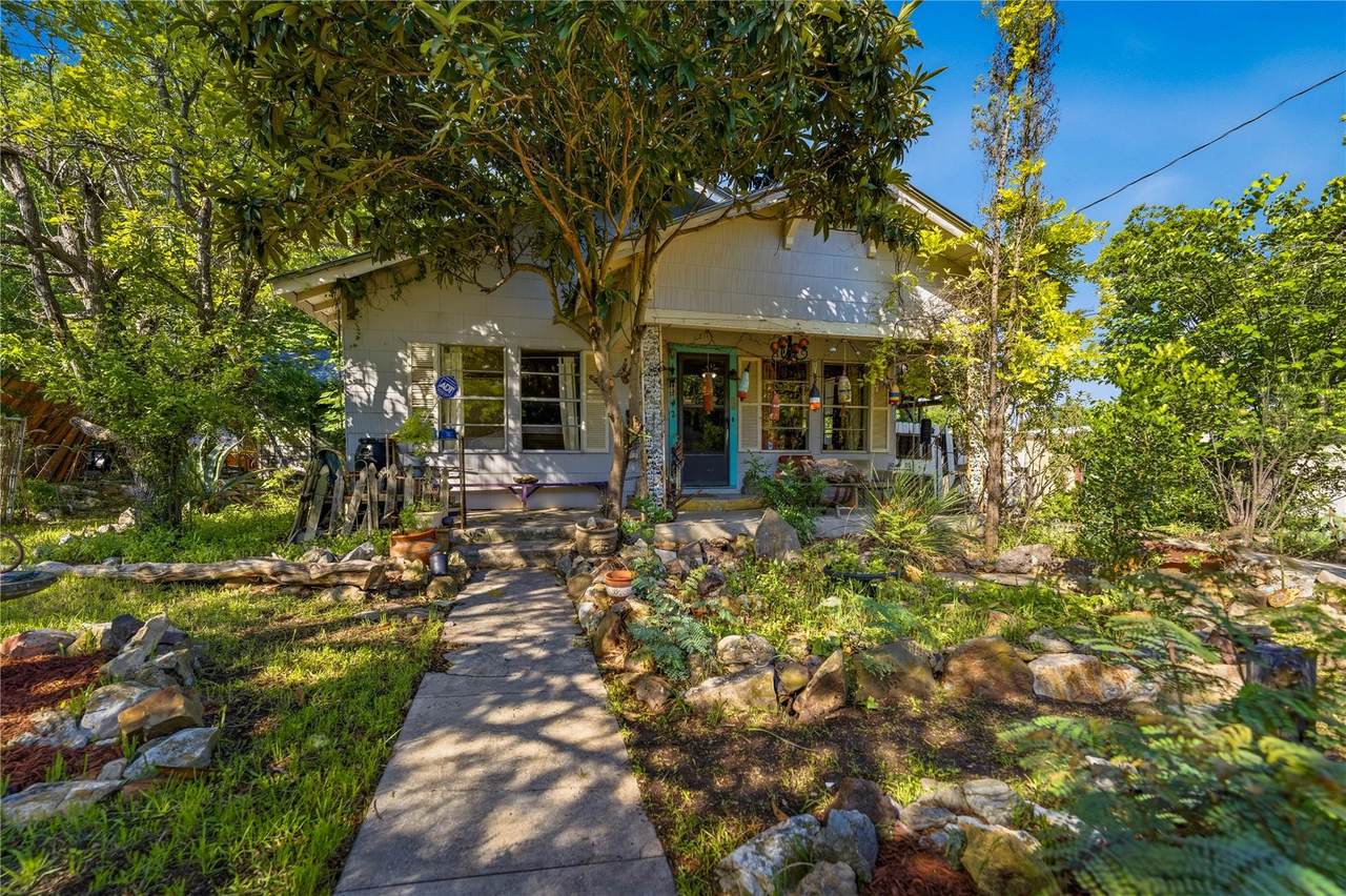 242 Sycamore Ave - Photo 1