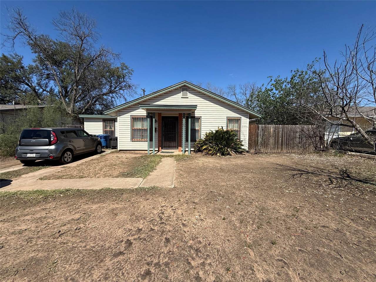 231 Harcourt Ave - Photo 1
