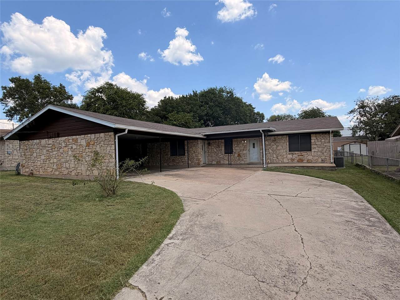 7406 Southgate Ln - Photo 1