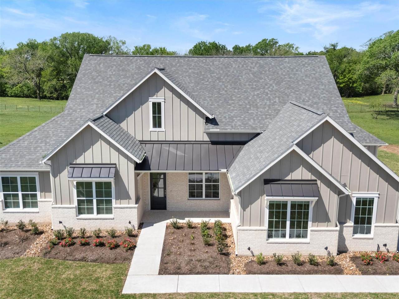 226 Hydrangea Dr - Photo 1