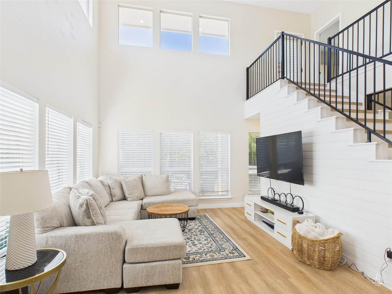 5306 Beacon Dr - Photo 1