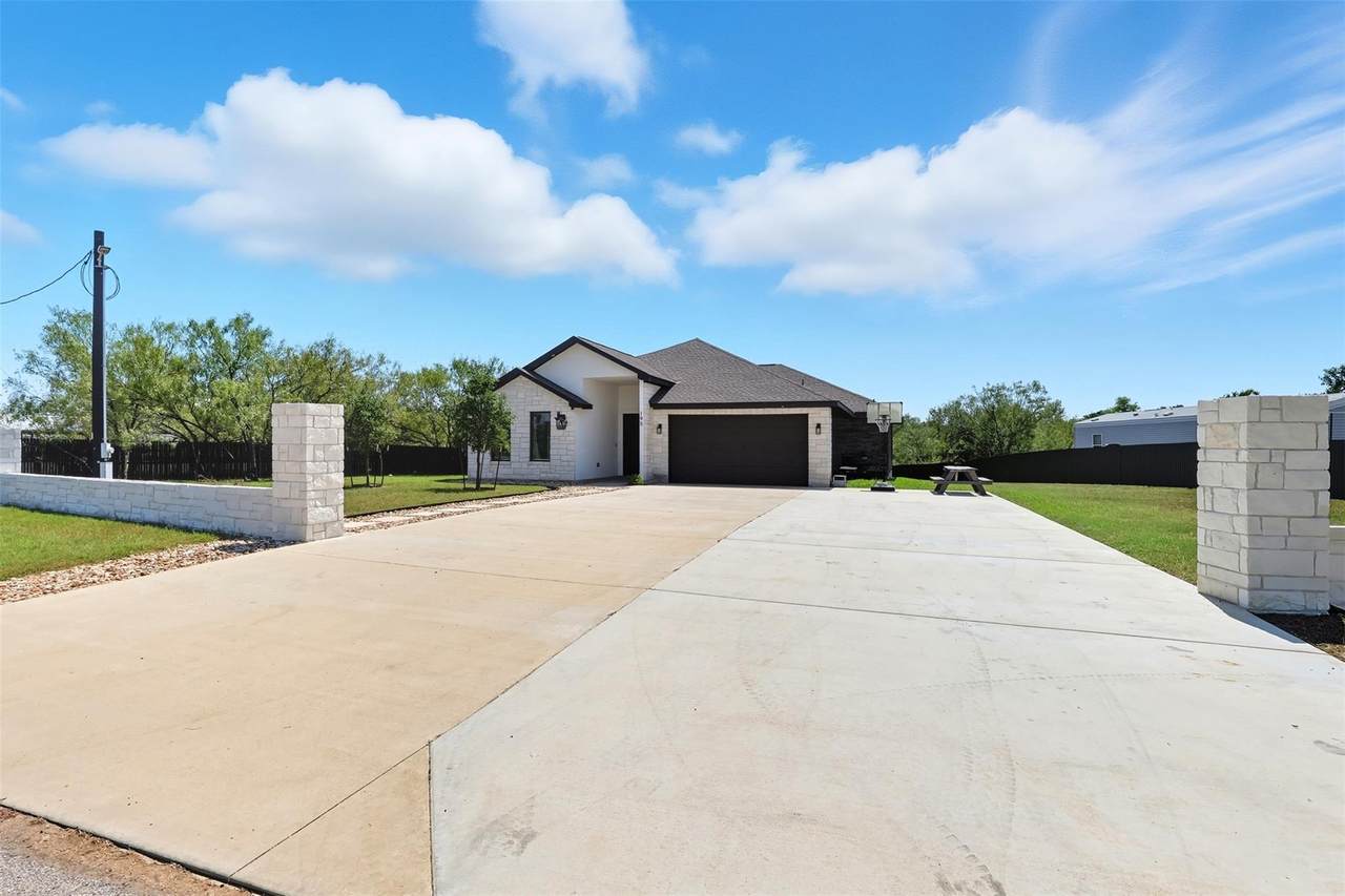 195 Blushing Dr - Photo 1