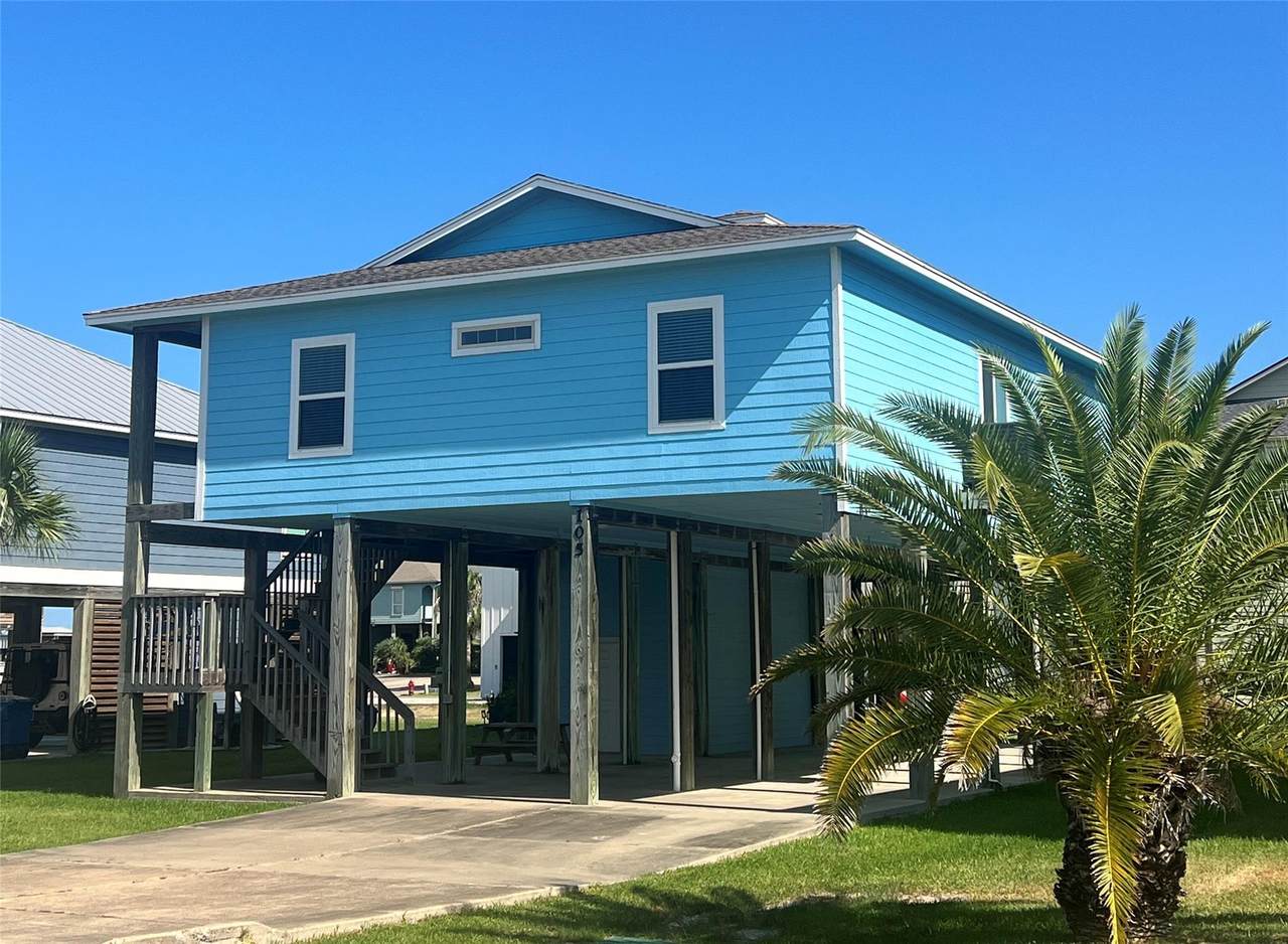 105 Pelican St - Photo 1