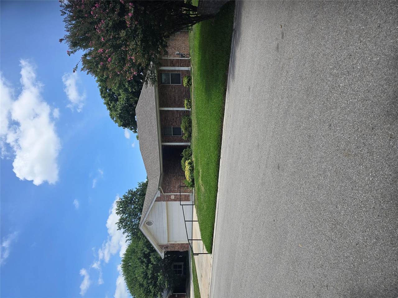 711 Beachwood Rd - Photo 1