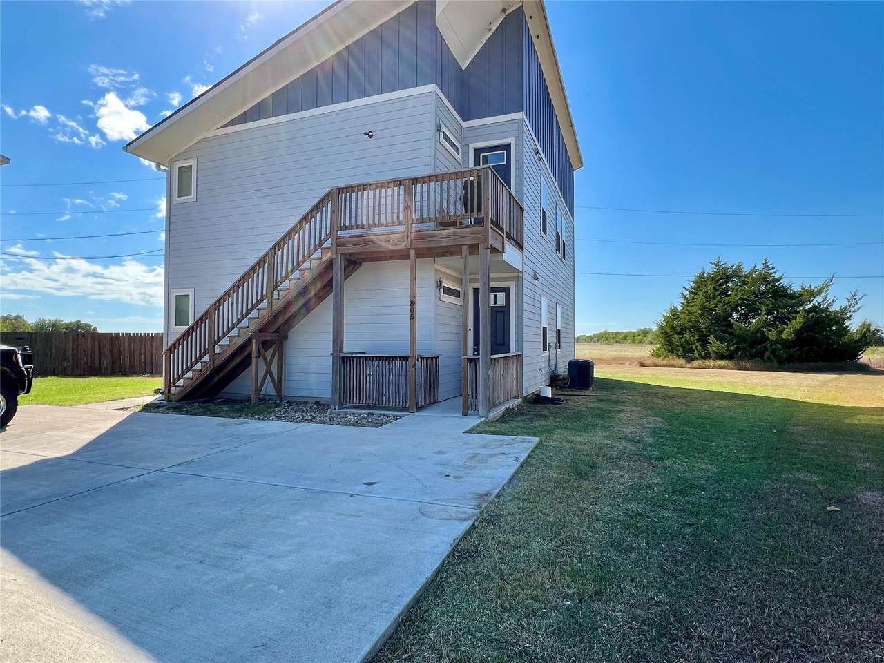 805 Hallie Cv - Photo 1