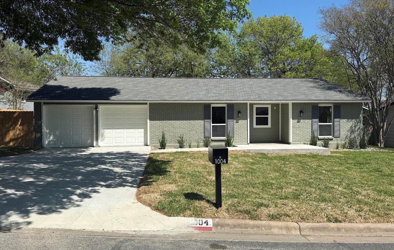 1004 Berrywood Dr - Photo 1