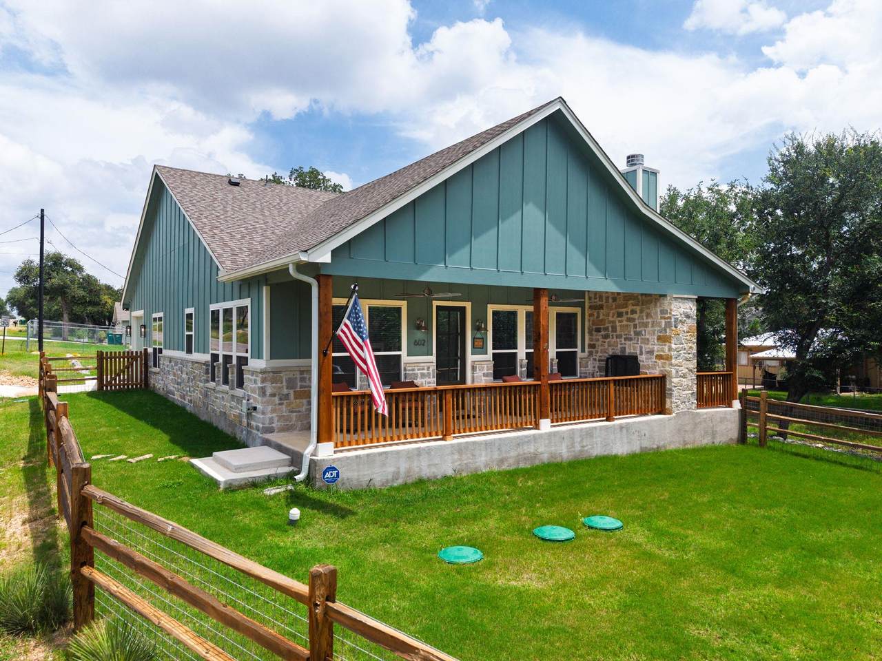 602 Shorewood Dr - Photo 1
