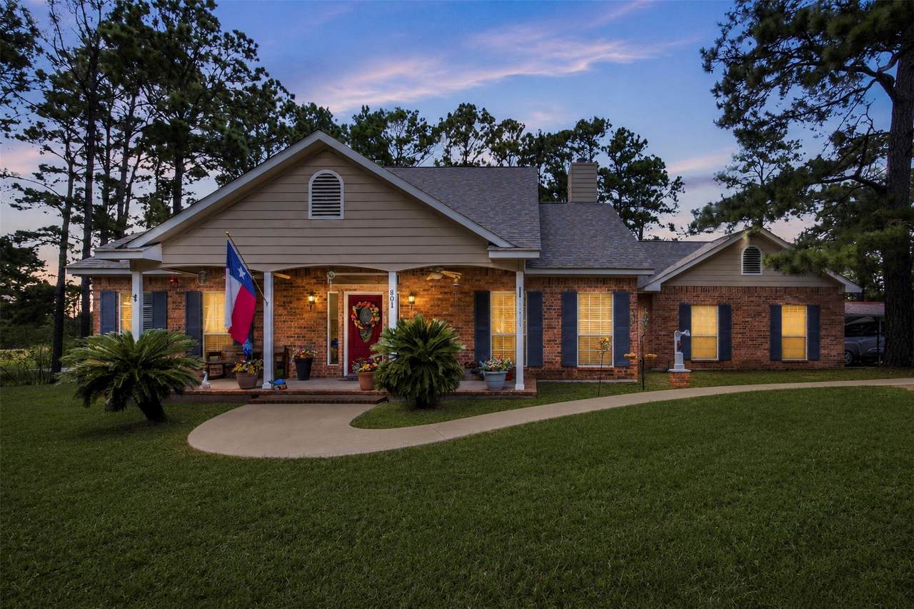 801 Moccasin Trl - Photo 1