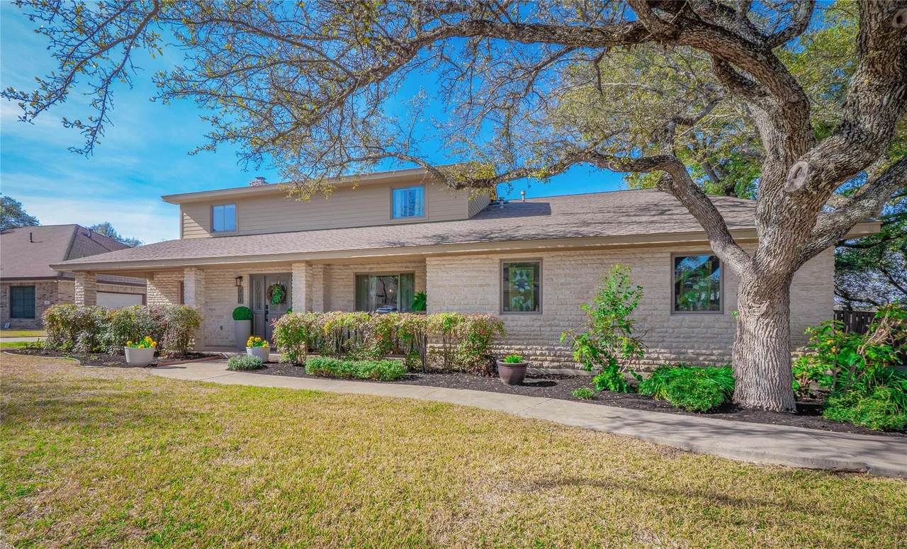 302 Ridge Cir - Photo 1