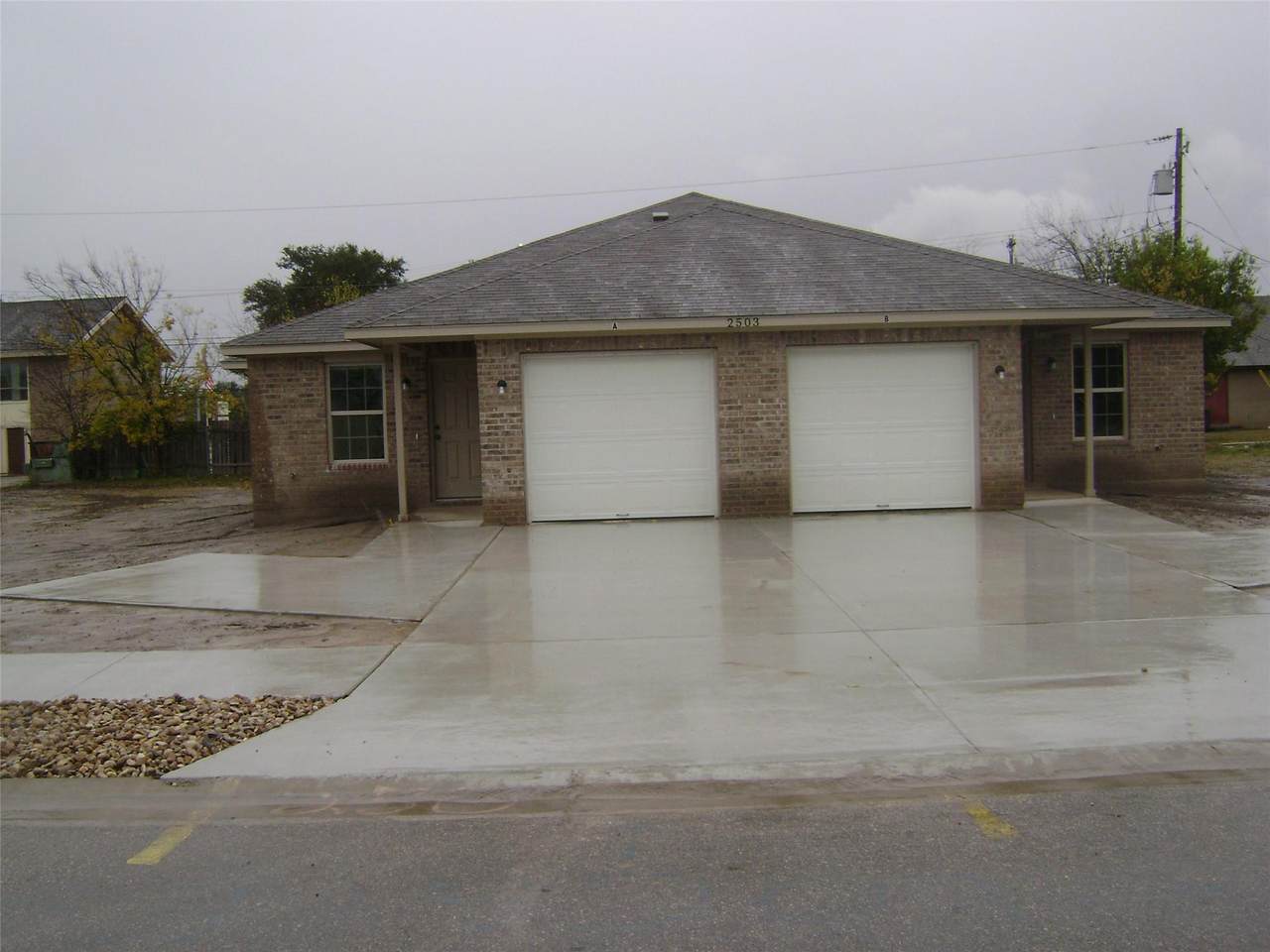2505 Oak Ln - Photo 1