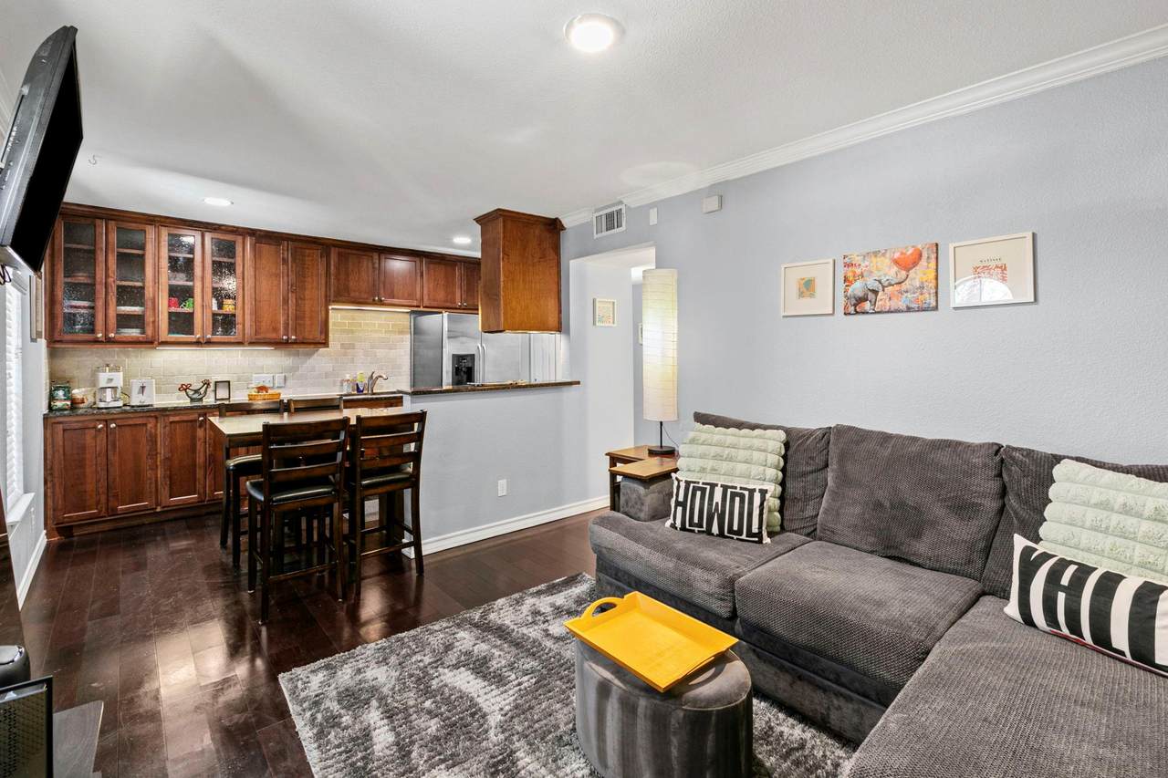 407 45th St - Photo 1