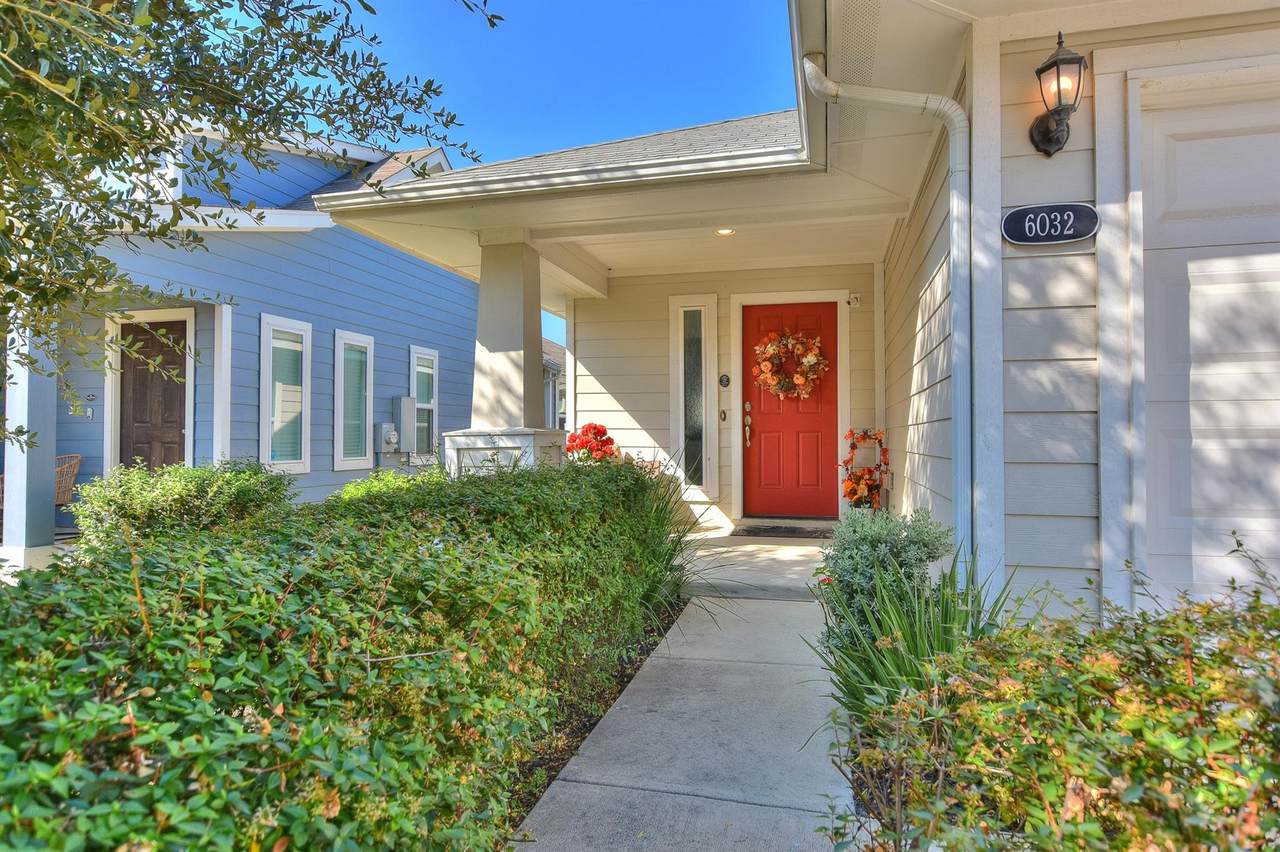 6032 Urbano Bnd - Photo 1