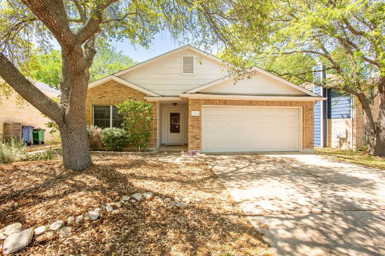 2204 Coats Cir - Photo 1