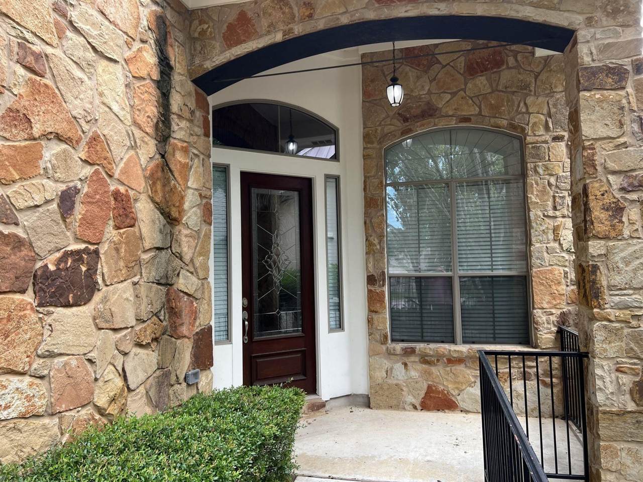 3008 Heathmount Dr - Photo 1