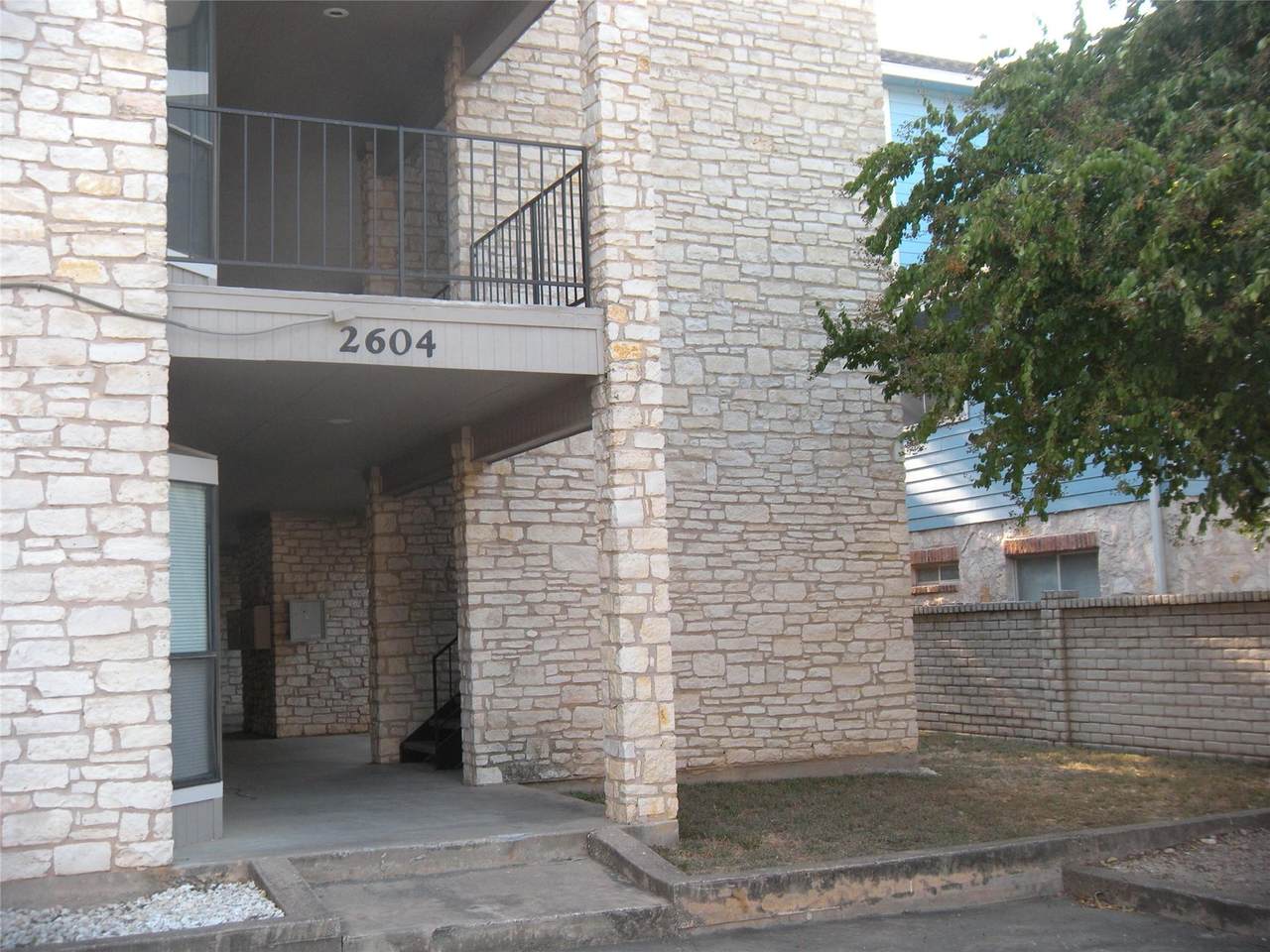 2604 Salado St - Photo 1