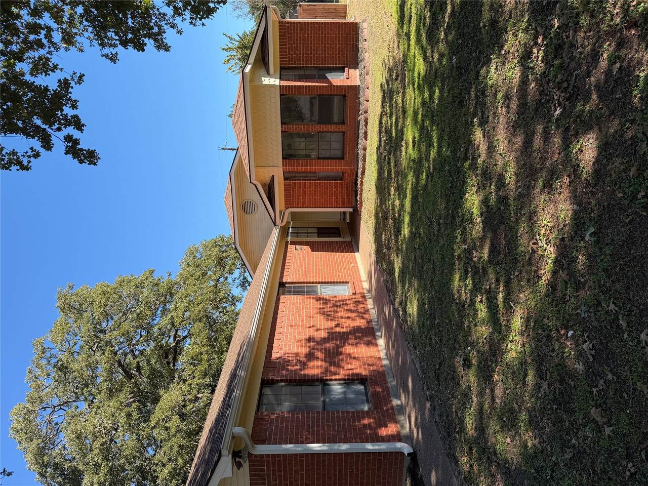 718 Brazos St - Photo 1