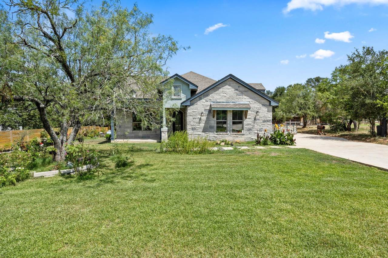 390 Riddle Rd - Photo 1