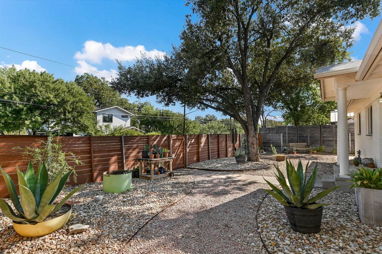 807 Oltorf St - Photo 1