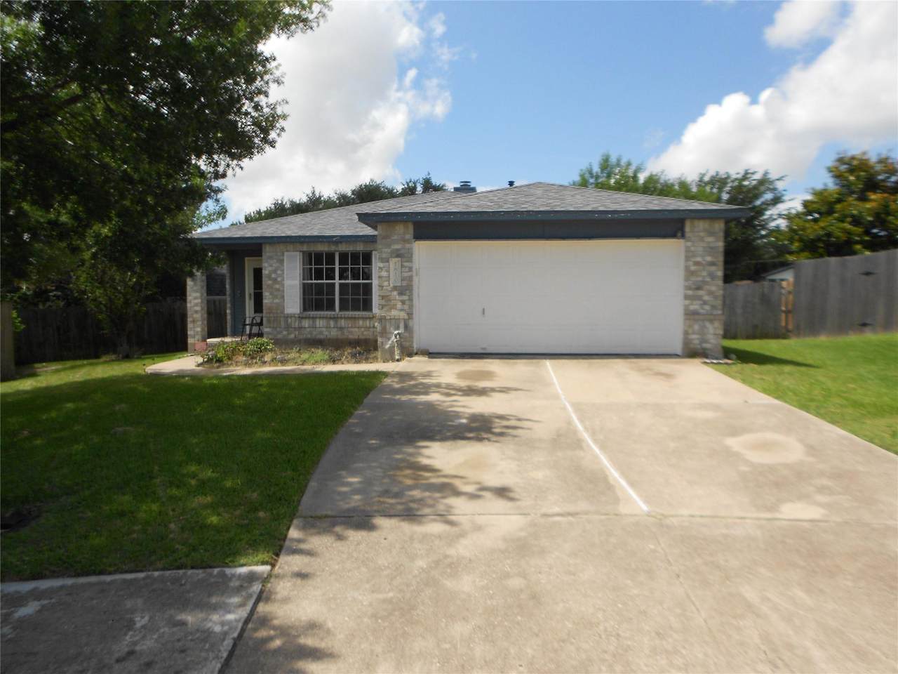 1810 Courtney Cv - Photo 1