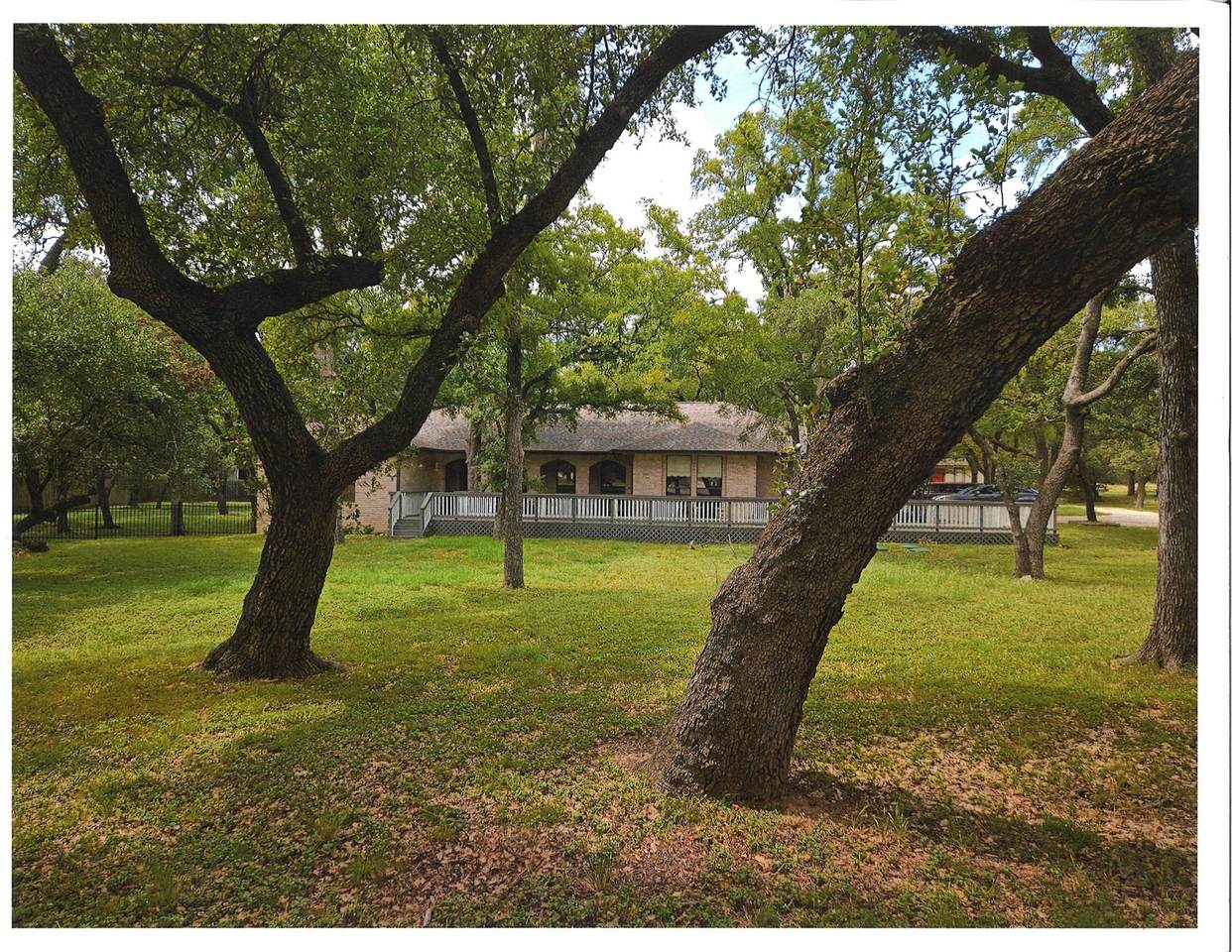 215 Serenada Dr - Photo 1