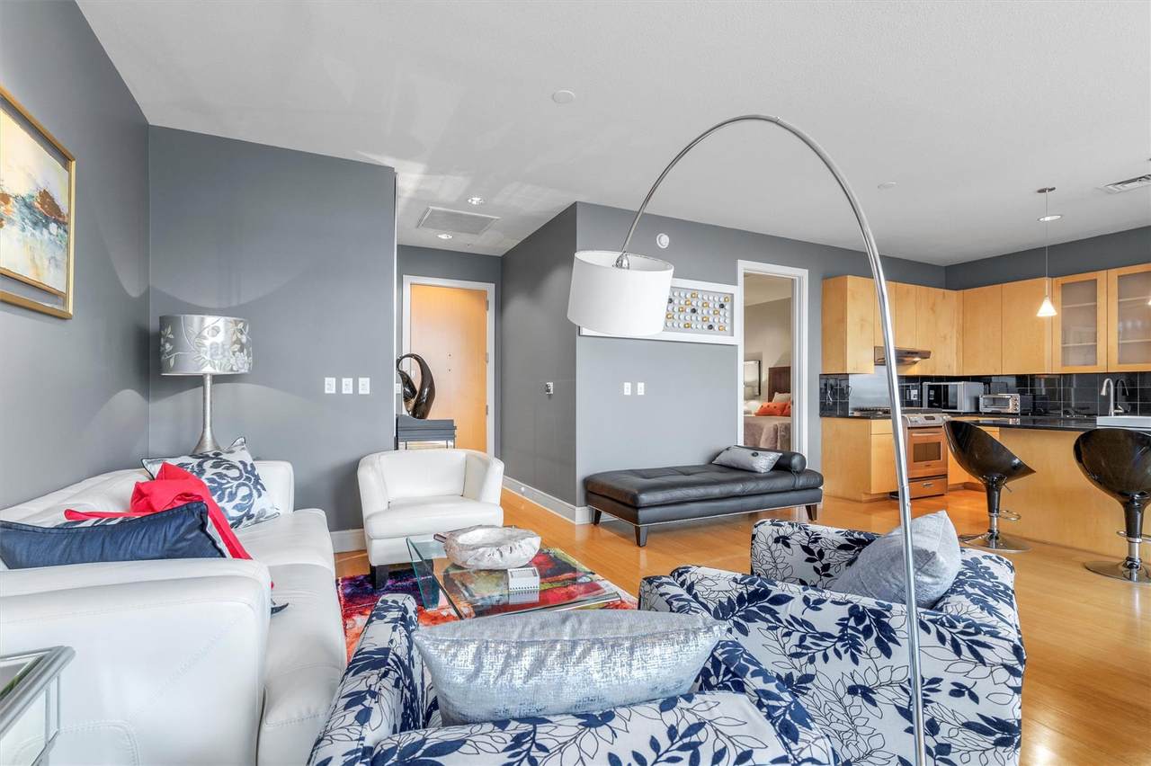 555 5th St - Photo 1