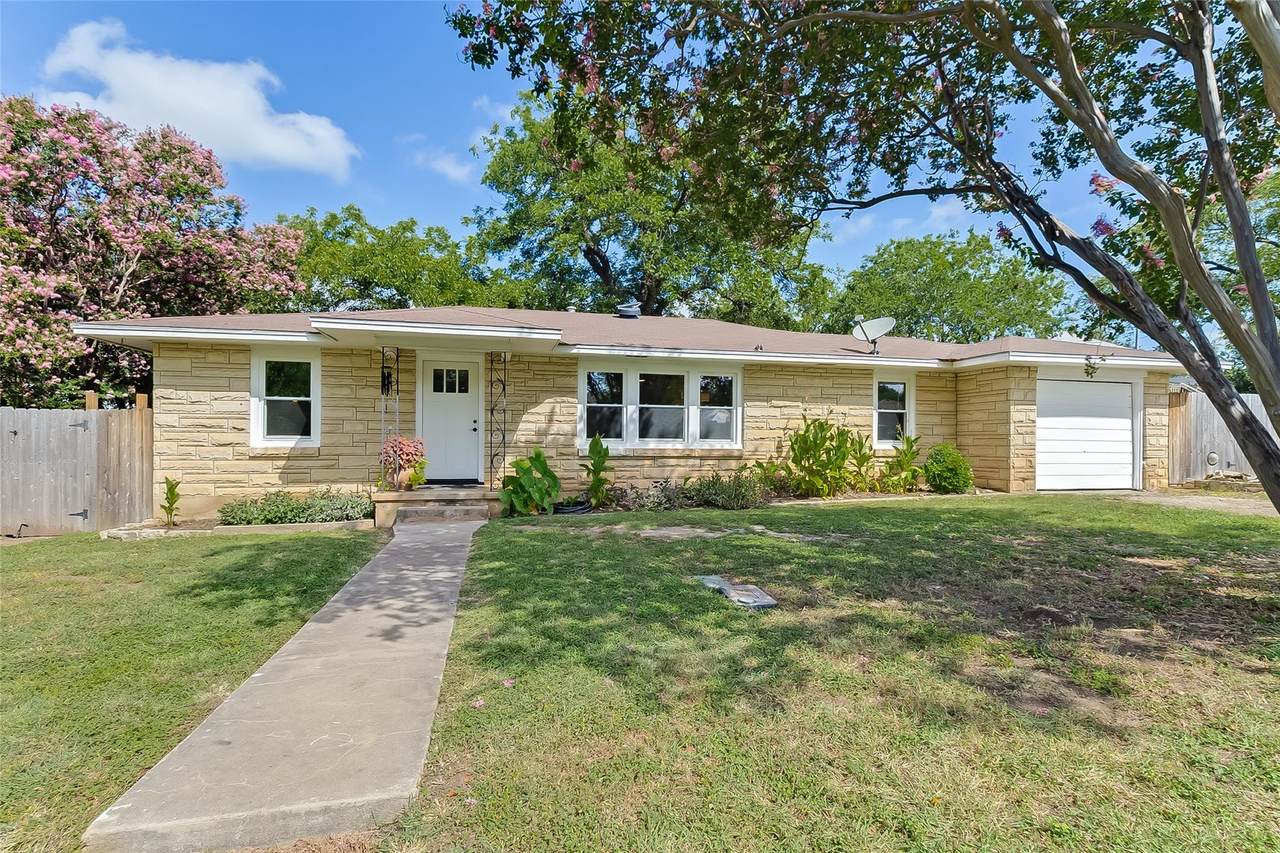 508 Ave G - Photo 1