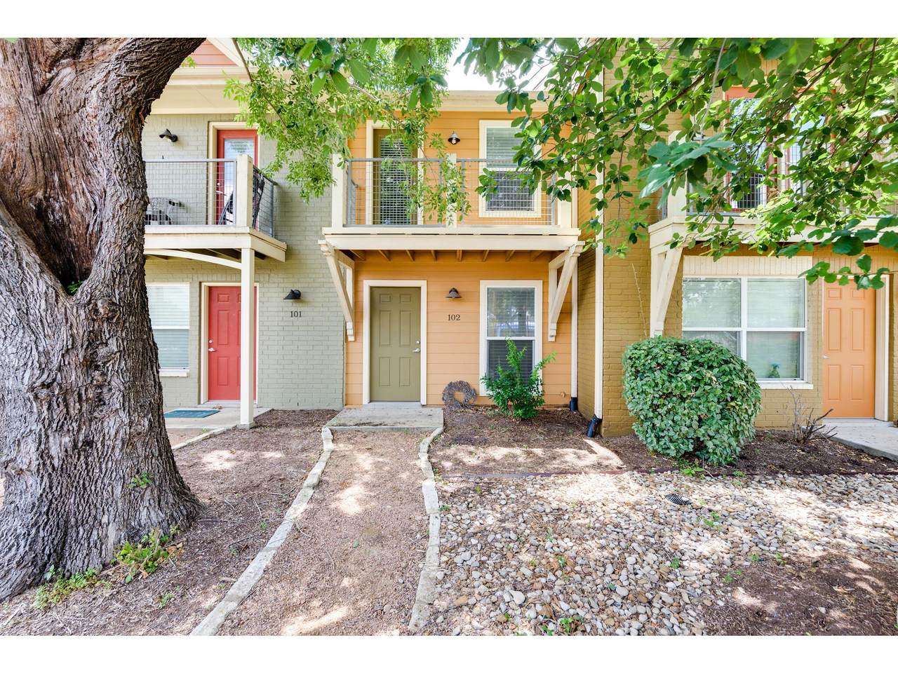 1101 Grove Blvd - Photo 1
