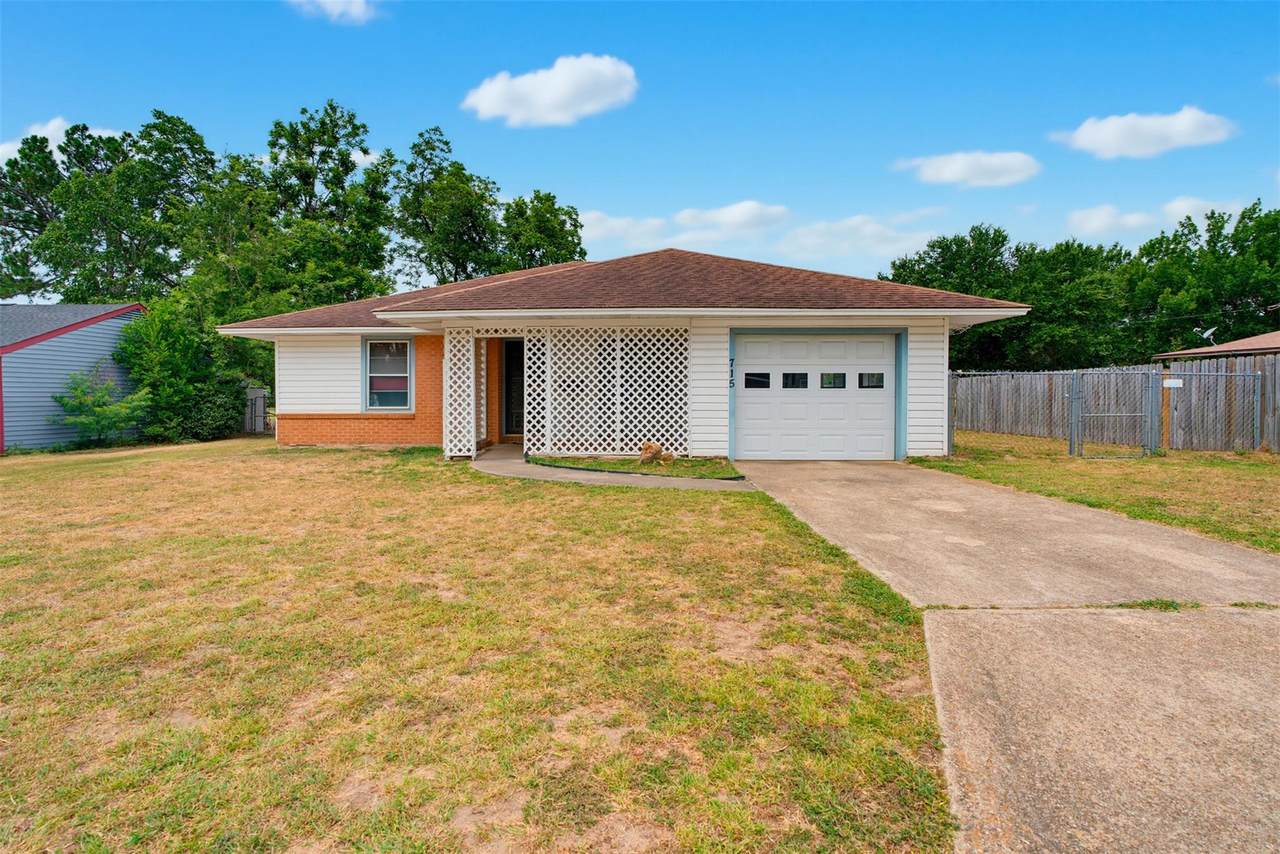 715 Rockdale Rd - Photo 1