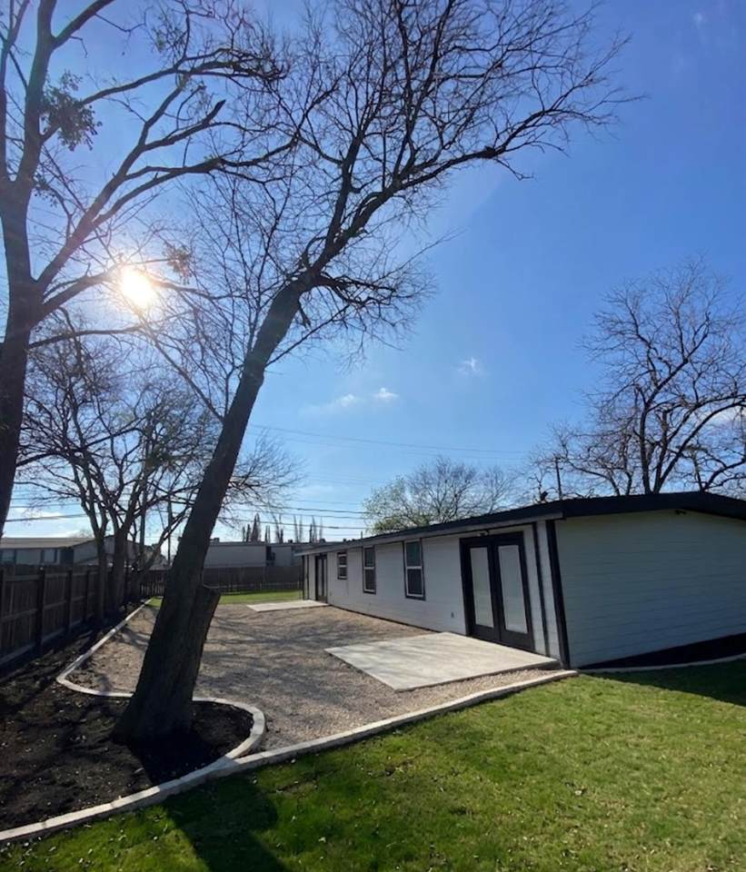 1102 Clayton Ln - Photo 1