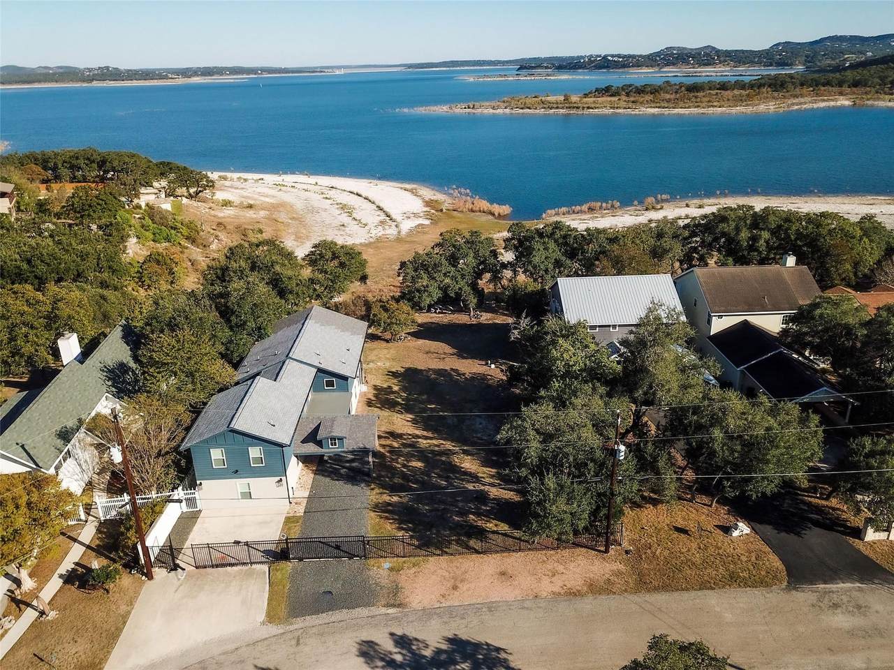 864 Lakebreeze Dr - Photo 1