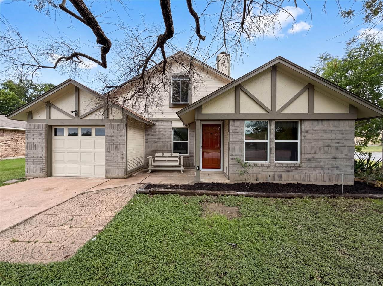 1301 Pitcairn Dr - Photo 1