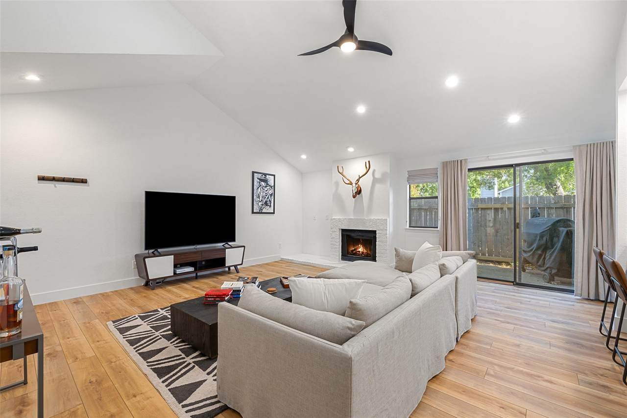 2001 Parker Ln - Photo 1