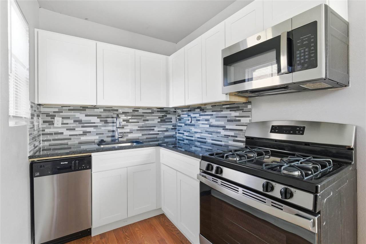 204 30th St - Photo 1