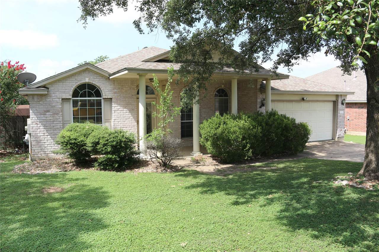 1811 Pflugerville Pkwy - Photo 1
