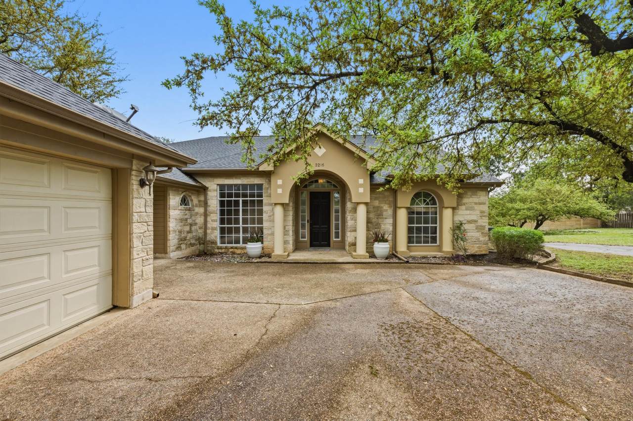 3216 Lakeway Blvd - Photo 1