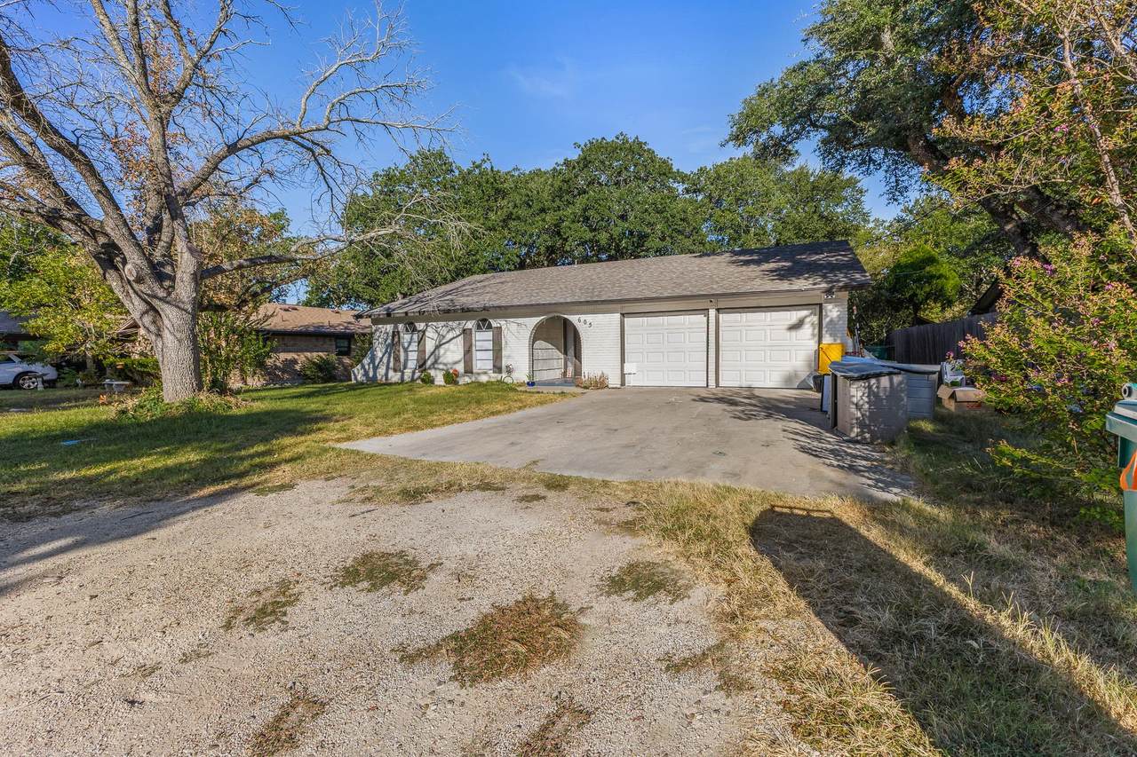 605 Main St - Photo 1