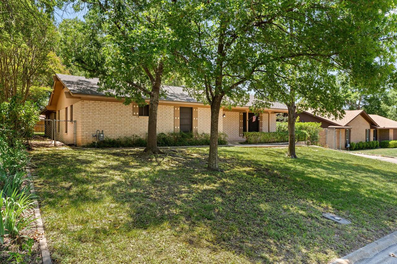 303 20th Ave - Photo 1