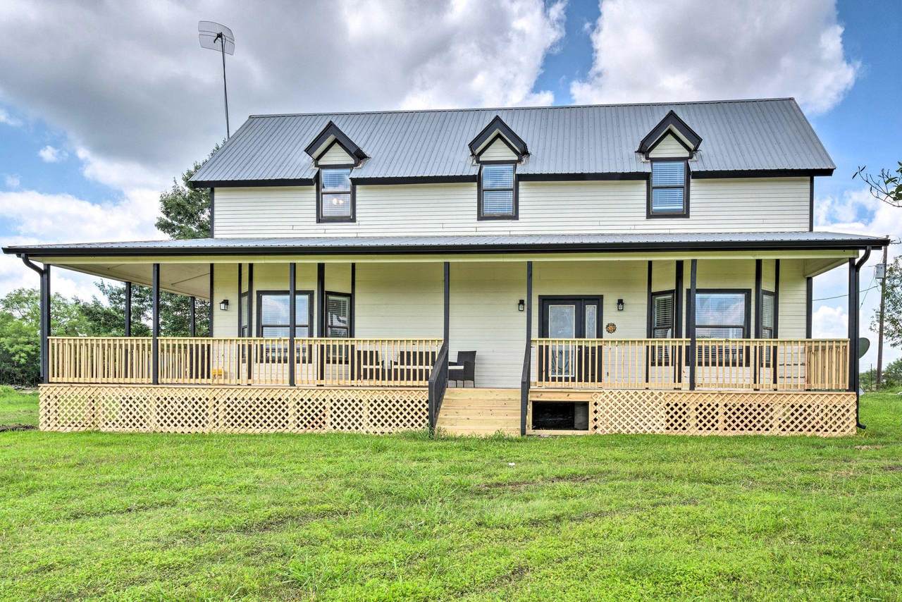 15805 Richards Dr - Photo 1