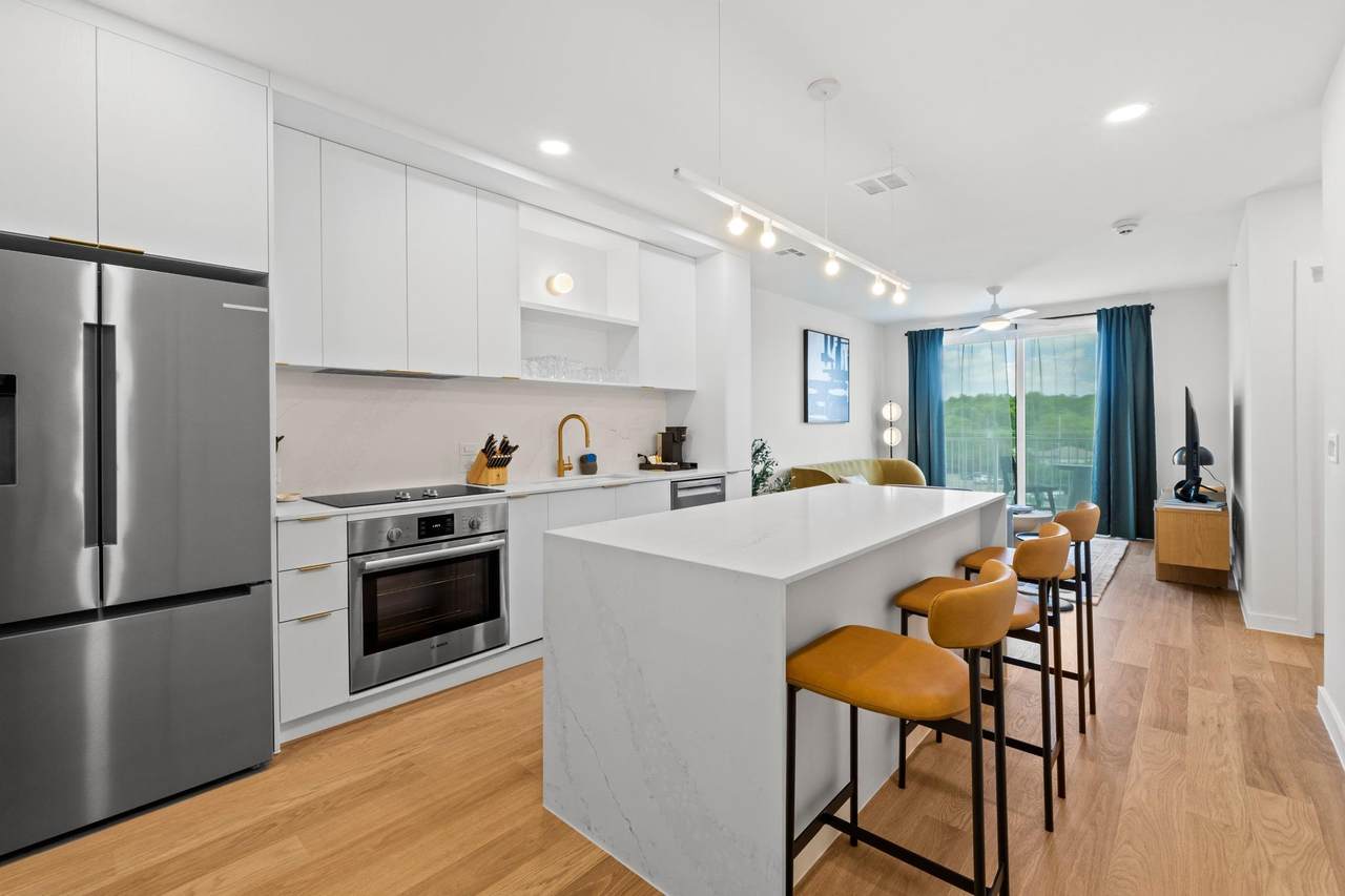 2323 Lamar Blvd - Photo 1