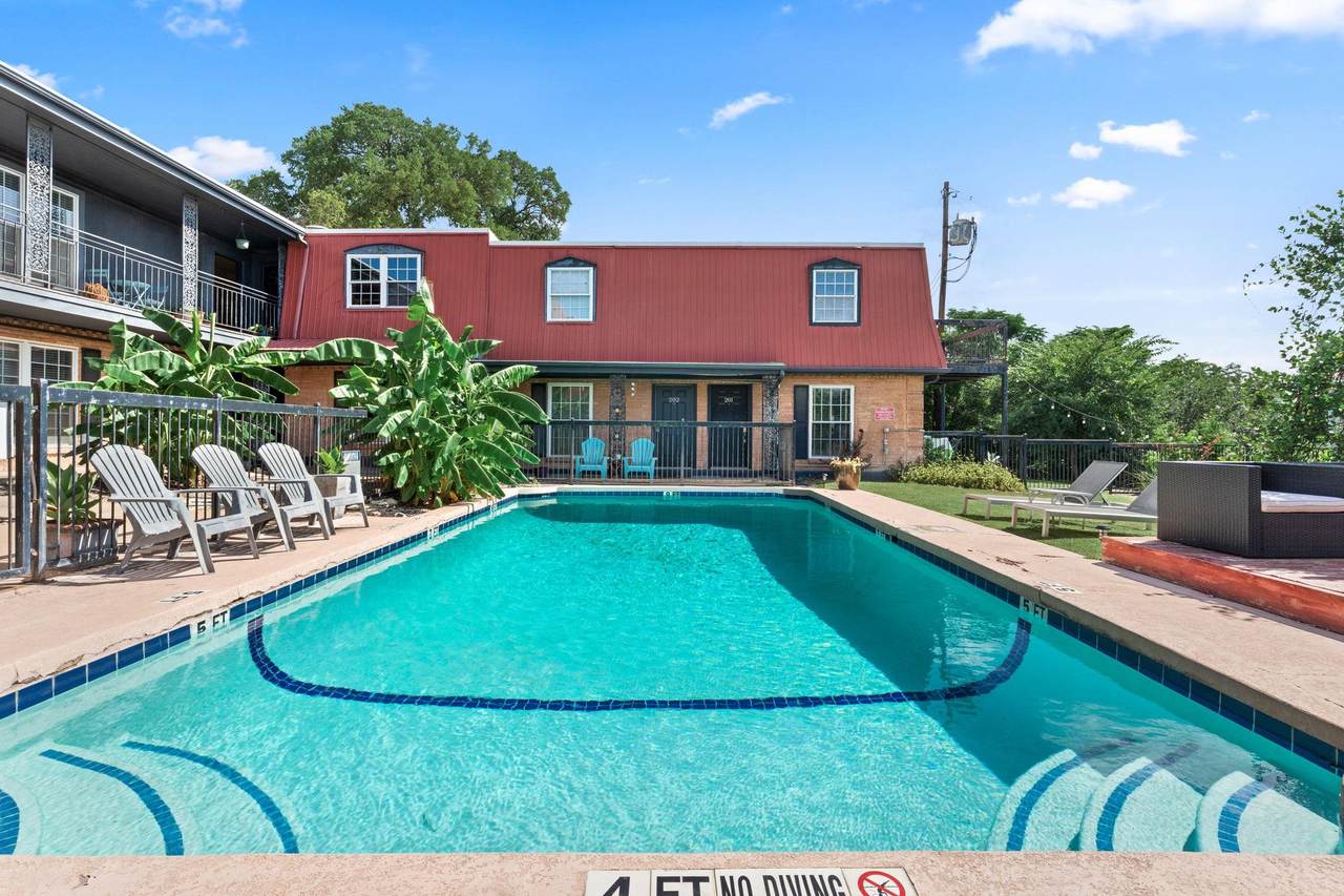 900 Lamar Blvd - Photo 1
