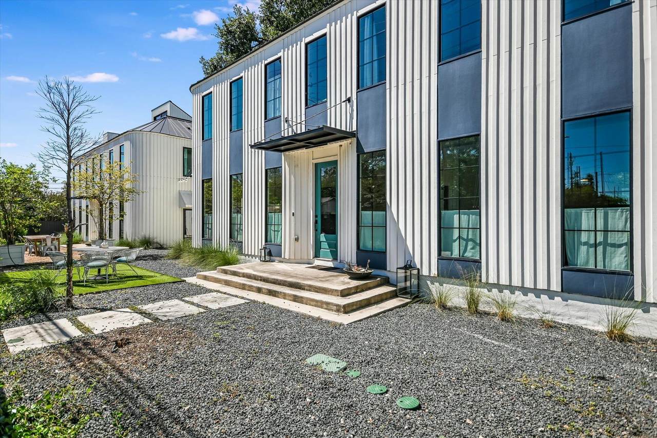 1304 Navasota St - Photo 1