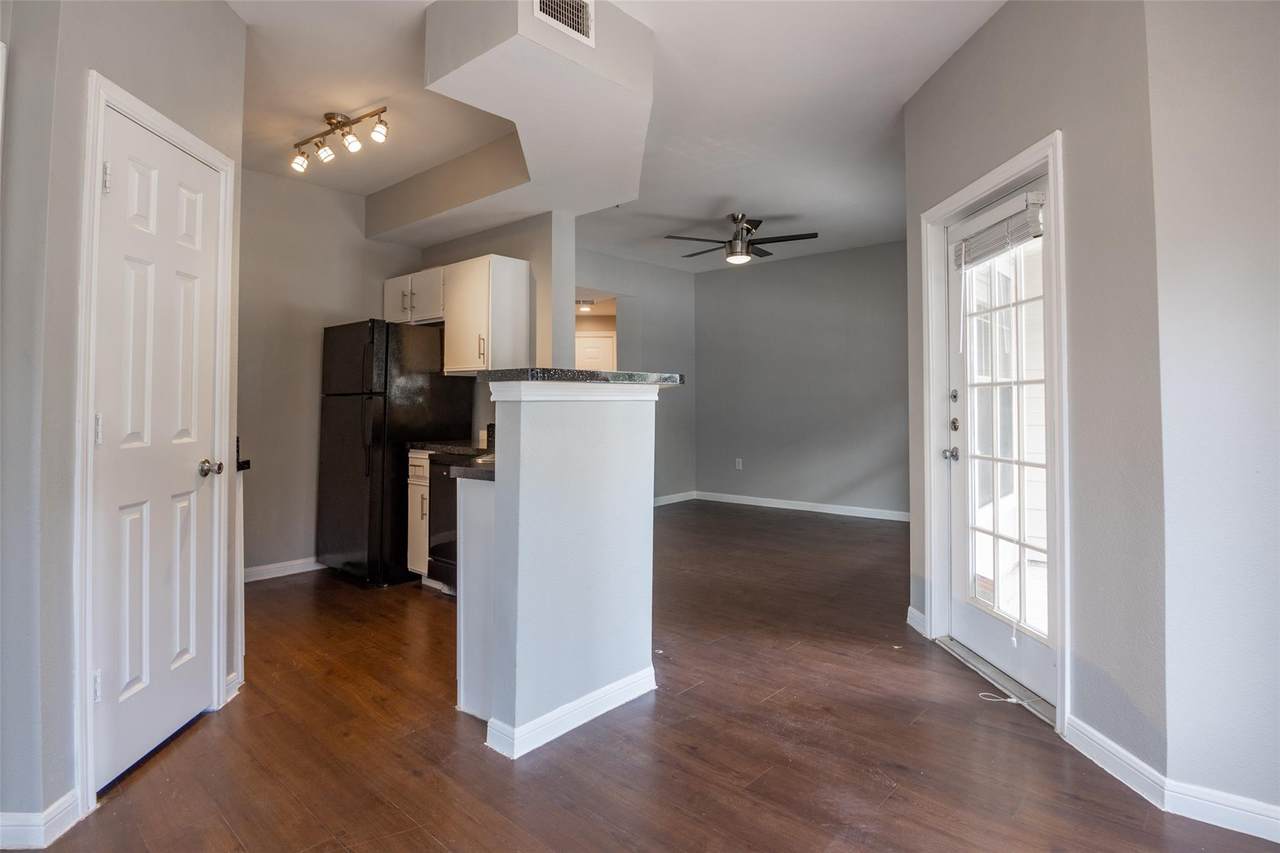 2320 Gracy Farms Ln - Photo 1