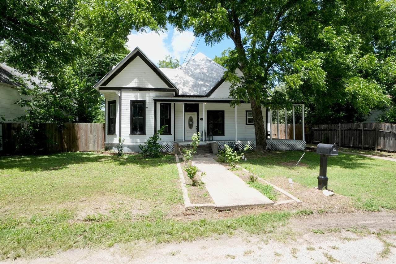 1704 Houston Ave - Photo 1