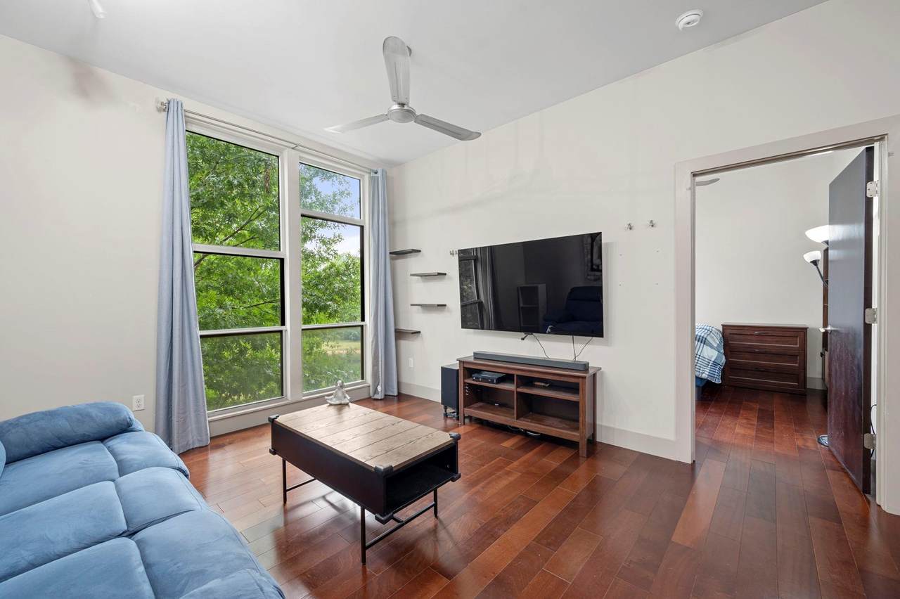 1320 Robert Browning St - Photo 1