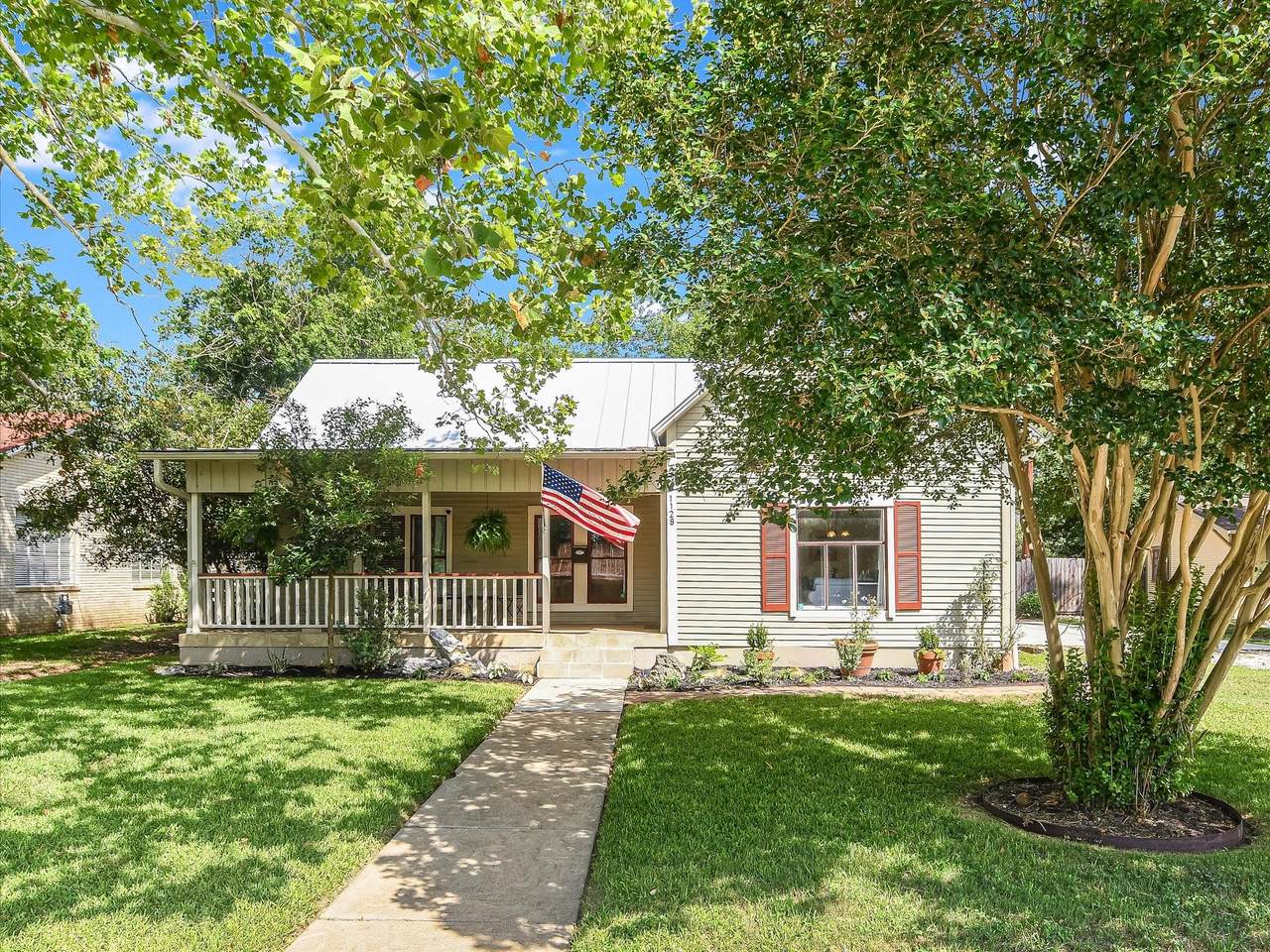 1128 Hopkins St - Photo 1
