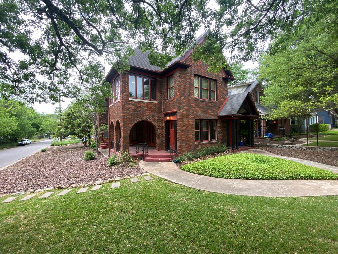 609 Texas Ave - Photo 1