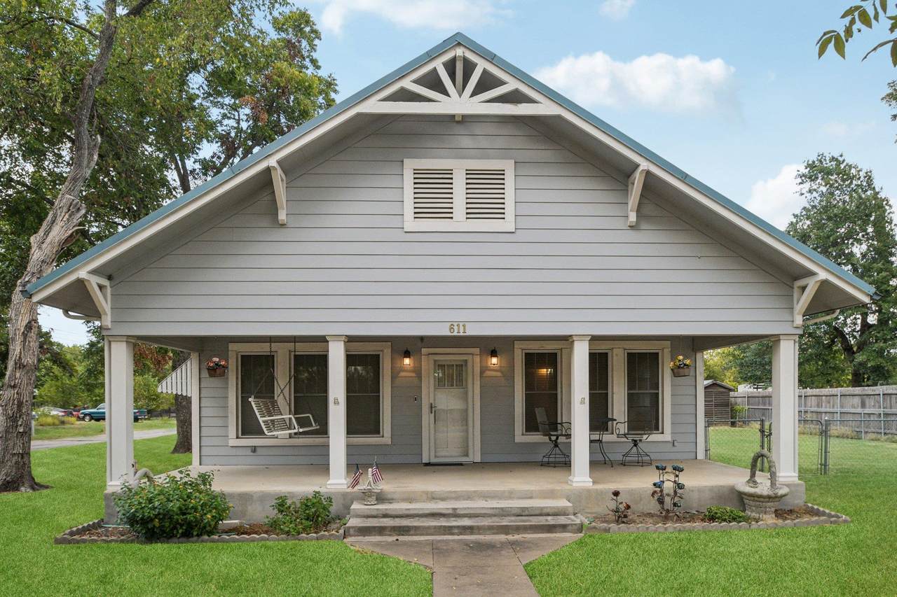 611 Main St - Photo 1